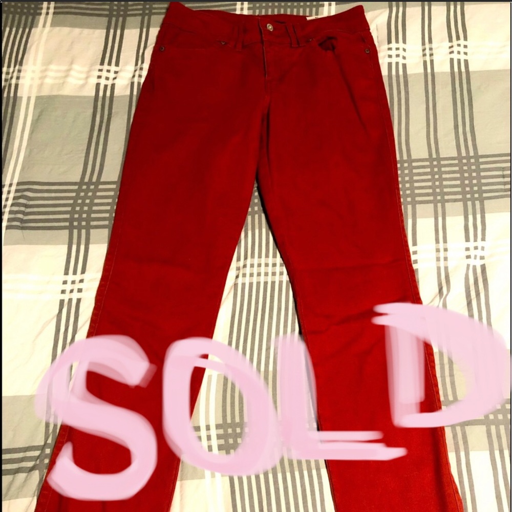 SOLD Levis women’s mid rise skinny rust color 8M